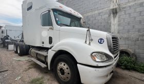 Freightliner Columbia 2006 fierros chicos